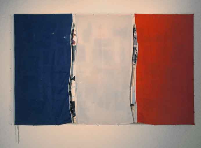 Shi Wanwan  石玩玩  -  Liberty Leading The People  -  Installation, mixed media, wooden frame, silk flag, picture, zipper  -  2009