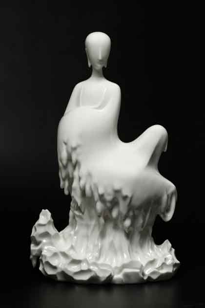 Su Xianzhong  苏献忠  -  Abide by Calm  -  Ceramics  -  33 x 19 x 53 cm  -  2016
